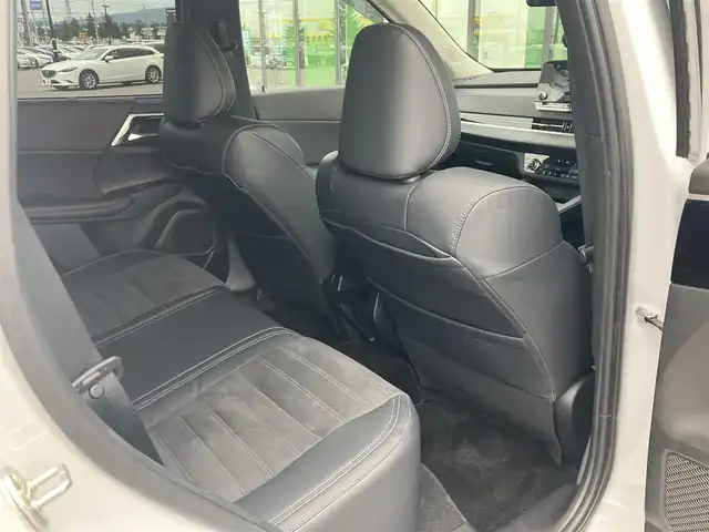 三菱 アウトランダー ＰＨＥＶ G 道南・函館 2023(令5)年 1.2万km ホワイトダイヤモンド ・純正9型ディスプレイオーディオ/・フルセグTV/・ドライブレコーダー前後/・全方位カメラ/・ETC2.0/・AC1500W/・BOSEプレミアムサウンド/・電動リアゲート/・前席シートヒーター/・運転席パワーシート/・ベースキャリア/ルーフボックス/・衝突被害軽減システム/・レーダークルーズコントロール/・レーンキープアシスト/・ブラインドスポットモニター/・クリアランスソナー/・置くだけ充電/・LEDヘッドライト/・フロントフォグランプ/・オートライト/・スマートキー/・エンジンプッシュスタート