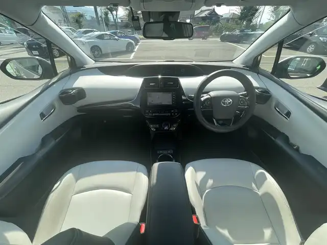トヨタ プリウス A ツーリングセレクション 愛媛県 2019(平31)年 4.4万km スティールブロンドM 純正7型ナビ(AM/FM/CD/DVD/BT/ワンセグTV)/バックカメラ/白革温電動シート/トヨタセーフティセンス/レーダークルーズコントロール/ブラインドスポットモニター/ヘッドアップディスプレイ/衝突被害軽減装置/車線逸脱防止装置/パーキングアシスト/ヒートミラー/電格ミラー/純正ドアバイザー/ステアリングリモコン/後付けドリンクホルダー/PWR/NORMAL/ECO/トノカバー/現状サマー(純正AW)(215/45/R17)/PIRELLI P8FS