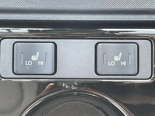 トヨタ プリウス A ツーリングセレクション 愛媛県 2019(平31)年 4.4万km スティールブロンドM 純正7型ナビ(AM/FM/CD/DVD/BT/ワンセグTV)/バックカメラ/白革温電動シート/トヨタセーフティセンス/レーダークルーズコントロール/ブラインドスポットモニター/ヘッドアップディスプレイ/衝突被害軽減装置/車線逸脱防止装置/パーキングアシスト/ヒートミラー/電格ミラー/純正ドアバイザー/ステアリングリモコン/後付けドリンクホルダー/PWR/NORMAL/ECO/トノカバー/現状サマー(純正AW)(215/45/R17)/PIRELLI P8FS