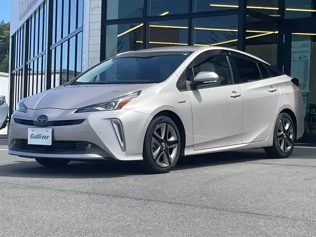 トヨタ プリウス A ツーリングセレクション 愛媛県 2019(平31)年 4.4万km スティールブロンドM 純正7型ナビ(AM/FM/CD/DVD/BT/ワンセグTV)/バックカメラ/白革温電動シート/トヨタセーフティセンス/レーダークルーズコントロール/ブラインドスポットモニター/ヘッドアップディスプレイ/衝突被害軽減装置/車線逸脱防止装置/パーキングアシスト/ヒートミラー/電格ミラー/純正ドアバイザー/ステアリングリモコン/後付けドリンクホルダー/PWR/NORMAL/ECO/トノカバー/現状サマー(純正AW)(215/45/R17)/PIRELLI P8FS