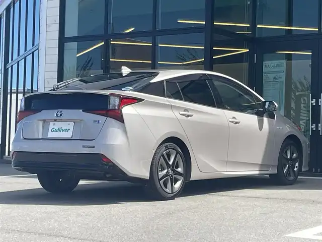 トヨタ プリウス A ツーリングセレクション 愛媛県 2019(平31)年 4.4万km スティールブロンドM 純正7型ナビ(AM/FM/CD/DVD/BT/ワンセグTV)/バックカメラ/白革温電動シート/トヨタセーフティセンス/レーダークルーズコントロール/ブラインドスポットモニター/ヘッドアップディスプレイ/衝突被害軽減装置/車線逸脱防止装置/パーキングアシスト/ヒートミラー/電格ミラー/純正ドアバイザー/ステアリングリモコン/後付けドリンクホルダー/PWR/NORMAL/ECO/トノカバー/現状サマー(純正AW)(215/45/R17)/PIRELLI P8FS