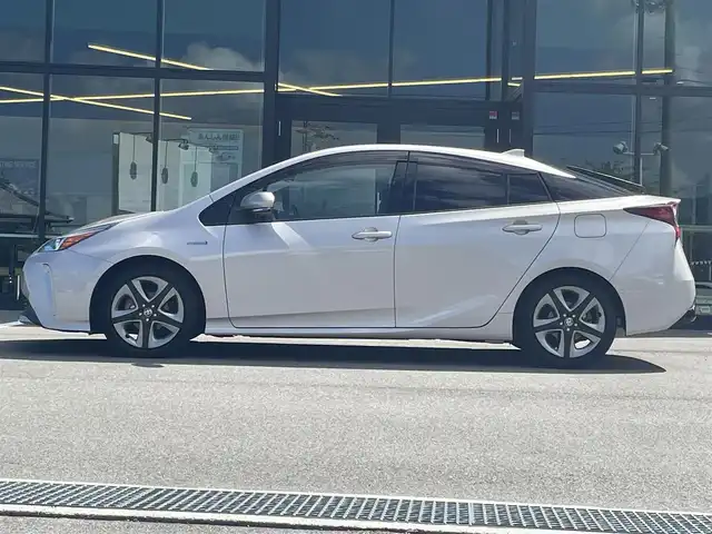 トヨタ プリウス A ツーリングセレクション 愛媛県 2019(平31)年 4.4万km スティールブロンドM 純正7型ナビ(AM/FM/CD/DVD/BT/ワンセグTV)/バックカメラ/白革温電動シート/トヨタセーフティセンス/レーダークルーズコントロール/ブラインドスポットモニター/ヘッドアップディスプレイ/衝突被害軽減装置/車線逸脱防止装置/パーキングアシスト/ヒートミラー/電格ミラー/純正ドアバイザー/ステアリングリモコン/後付けドリンクホルダー/PWR/NORMAL/ECO/トノカバー/現状サマー(純正AW)(215/45/R17)/PIRELLI P8FS