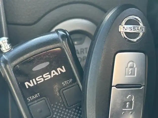 日産 マーチ 12X FOUR Vセレクション 道央・札幌 2019(平31)年 4.6万km ブリリアントホワイトパール ・４WD/・純正メモリナビ/・CD／Bluetooth／SD/・バックカメラ/・社外前後ドライブレコーダー/・ETC/・純正エンジンスターター/・２WD⇔４WD切替/・横滑り防止装置/・ハロゲンライト/・オートライト/・ヘッドライトレベライザー/・フォグランプ/・純正フロアマット/・ドアバイザー/・積込スタッドレス社外AW【165／60／R14】/・スマートキー/・プッシュスタート/・スペアキー/・取扱説明書/・保証書