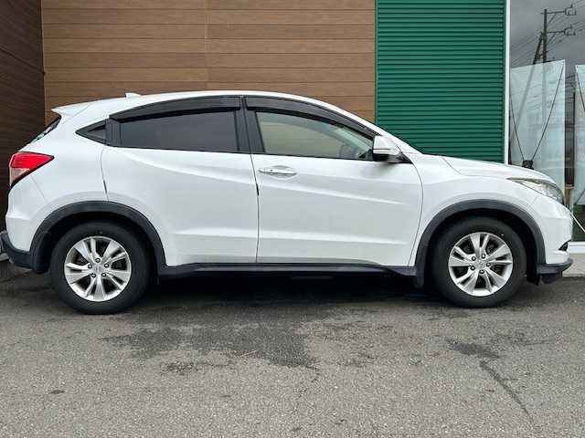 ホンダ ヴェゼル X 静岡県 2014(平26)年 7.4万km ホワイトオーキッドパール 社外メモリナビ/フルセグテレビ/Bluetooth/バックカメラ/スマートキー/プッシュスタート/純正フロアマット/ETC/オートライト