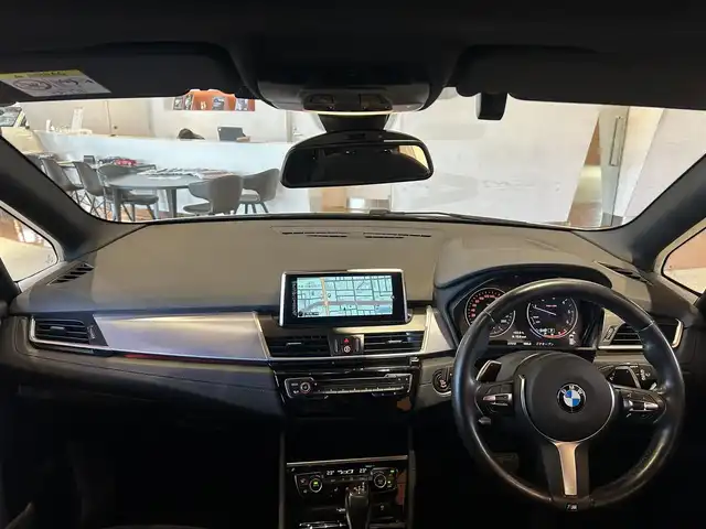 ＢＭＷ ２１８ｄ xDriveアクティブツアラーMスポーツ 道央・札幌 2017(平29)年 2.8万km ミネラルホワイト コンフォートパッケージ/　・コンフォートアクセス/　・ライトパッケージ/　・オートマチックテールゲート/パーキングサポートパッケージ/　・リアビューカメラ/　・PDC/純正HDDナビ/USB/Bluetooth/衝突警告/車線逸脱警告/ETC