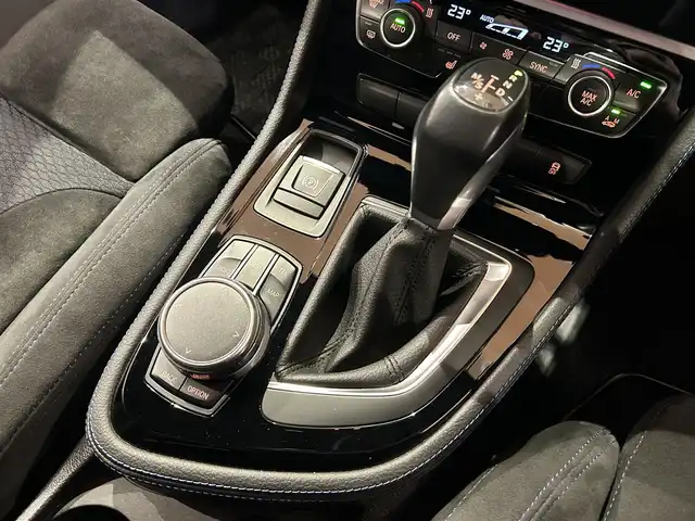 ＢＭＷ ２１８ｄ xDriveアクティブツアラーMスポーツ 道央・札幌 2017(平29)年 2.8万km ミネラルホワイト コンフォートパッケージ/　・コンフォートアクセス/　・ライトパッケージ/　・オートマチックテールゲート/パーキングサポートパッケージ/　・リアビューカメラ/　・PDC/純正HDDナビ/USB/Bluetooth/衝突警告/車線逸脱警告/ETC