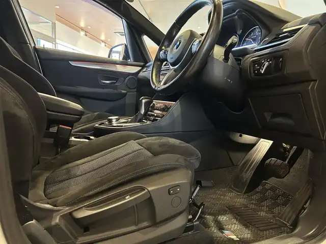 ＢＭＷ ２１８ｄ xDriveアクティブツアラーMスポーツ 道央・札幌 2017(平29)年 2.8万km ミネラルホワイト コンフォートパッケージ/　・コンフォートアクセス/　・ライトパッケージ/　・オートマチックテールゲート/パーキングサポートパッケージ/　・リアビューカメラ/　・PDC/純正HDDナビ/USB/Bluetooth/衝突警告/車線逸脱警告/ETC