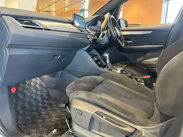 ＢＭＷ ２１８ｄ xDriveアクティブツアラーMスポーツ 道央・札幌 2017(平29)年 2.8万km ミネラルホワイト コンフォートパッケージ/　・コンフォートアクセス/　・ライトパッケージ/　・オートマチックテールゲート/パーキングサポートパッケージ/　・リアビューカメラ/　・PDC/純正HDDナビ/USB/Bluetooth/衝突警告/車線逸脱警告/ETC