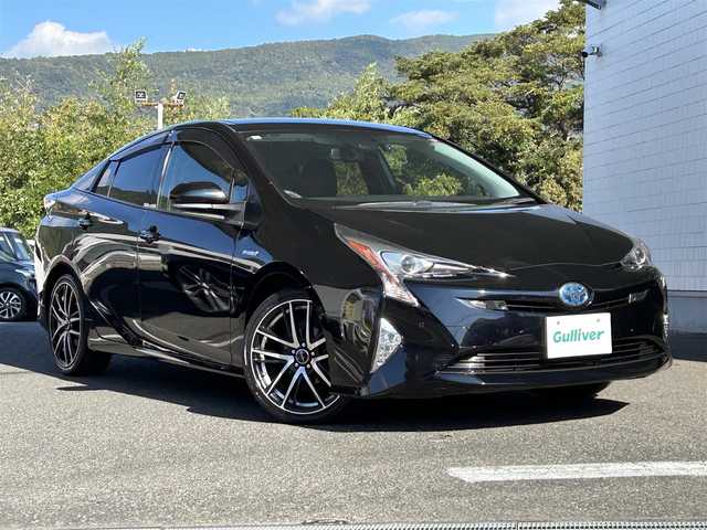 トヨタ プリウス Sセーフティプラス 長崎県 2018(平30)年 5.5万km アティチュードブラックマイカ 純正SDナビ(FM/AM/BT/フルセグTV)/プッシュスタート/オールオートパワーウィンドウ/ドライブモードセレクト/バックカメラ/前方ドライブレコーダー/ビルトインETC/アダプティブクルーズコントロール/インテリジェントパーキングアシスト/ふらつき検知/レザー調シートカバー/ベンチシート/フロアマット/社外R18アルミホイール/オートライト/オートマチックハイビーム/ABS/TRC/S-VSC/クリアランスソナー/プリクラッシュセーフティ/イモビライザー/スマートキー/スペアキー/取扱説明書/保証書