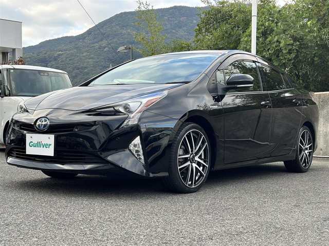 トヨタ プリウス Sセーフティプラス 長崎県 2018(平30)年 5.5万km アティチュードブラックマイカ 純正SDナビ(FM/AM/BT/フルセグTV)/プッシュスタート/オールオートパワーウィンドウ/ドライブモードセレクト/バックカメラ/前方ドライブレコーダー/ビルトインETC/アダプティブクルーズコントロール/インテリジェントパーキングアシスト/ふらつき検知/レザー調シートカバー/ベンチシート/フロアマット/社外R18アルミホイール/オートライト/オートマチックハイビーム/ABS/TRC/S-VSC/クリアランスソナー/プリクラッシュセーフティ/イモビライザー/スマートキー/スペアキー/取扱説明書/保証書