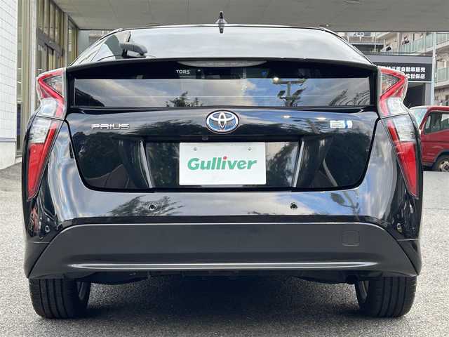 トヨタ プリウス Sセーフティプラス 長崎県 2018(平30)年 5.5万km アティチュードブラックマイカ 純正SDナビ(FM/AM/BT/フルセグTV)/プッシュスタート/オールオートパワーウィンドウ/ドライブモードセレクト/バックカメラ/前方ドライブレコーダー/ビルトインETC/アダプティブクルーズコントロール/インテリジェントパーキングアシスト/ふらつき検知/レザー調シートカバー/ベンチシート/フロアマット/社外R18アルミホイール/オートライト/オートマチックハイビーム/ABS/TRC/S-VSC/クリアランスソナー/プリクラッシュセーフティ/イモビライザー/スマートキー/スペアキー/取扱説明書/保証書