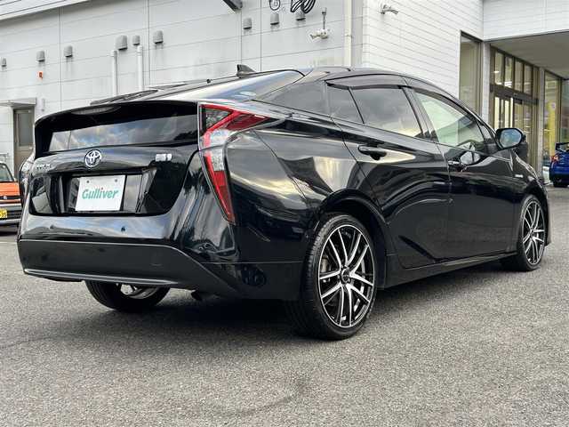 トヨタ プリウス Sセーフティプラス 長崎県 2018(平30)年 5.5万km アティチュードブラックマイカ 純正SDナビ(FM/AM/BT/フルセグTV)/プッシュスタート/オールオートパワーウィンドウ/ドライブモードセレクト/バックカメラ/前方ドライブレコーダー/ビルトインETC/アダプティブクルーズコントロール/インテリジェントパーキングアシスト/ふらつき検知/レザー調シートカバー/ベンチシート/フロアマット/社外R18アルミホイール/オートライト/オートマチックハイビーム/ABS/TRC/S-VSC/クリアランスソナー/プリクラッシュセーフティ/イモビライザー/スマートキー/スペアキー/取扱説明書/保証書