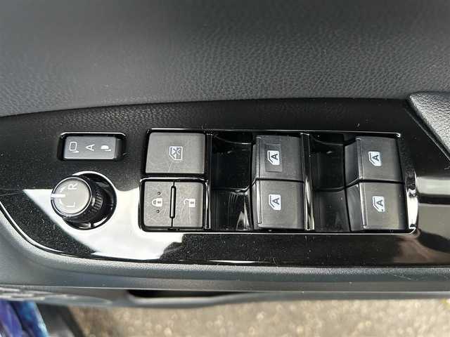 トヨタ プリウス Sセーフティプラス 長崎県 2018(平30)年 5.5万km アティチュードブラックマイカ 純正SDナビ(FM/AM/BT/フルセグTV)/プッシュスタート/オールオートパワーウィンドウ/ドライブモードセレクト/バックカメラ/前方ドライブレコーダー/ビルトインETC/アダプティブクルーズコントロール/インテリジェントパーキングアシスト/ふらつき検知/レザー調シートカバー/ベンチシート/フロアマット/社外R18アルミホイール/オートライト/オートマチックハイビーム/ABS/TRC/S-VSC/クリアランスソナー/プリクラッシュセーフティ/イモビライザー/スマートキー/スペアキー/取扱説明書/保証書