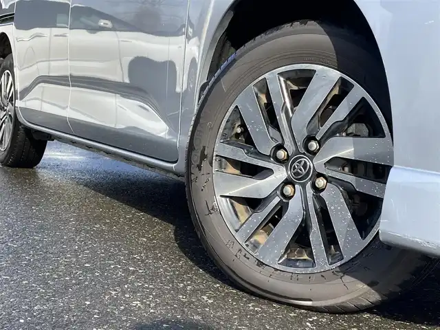 トヨタ ルーミー カスタムG 青森県 2020(令2)年 5.6万km ブライトシルバーM ４WD/純正ナビ/フルセグTV/CD/DVD/BT/衝突軽減ブレーキ/レーダークルーズコントロール/コーナーセンサー/ドライブレコーダー/ETC/両側パワースライドドア/全方位カメラ/電動パーキングブレーキ/オートホールド/電動格納ウインカーミラー/ドアバイザー/ステアリングスイッチ/14インチ純正AW/プッシュスタート/LEDオートライト/スマートキー×２