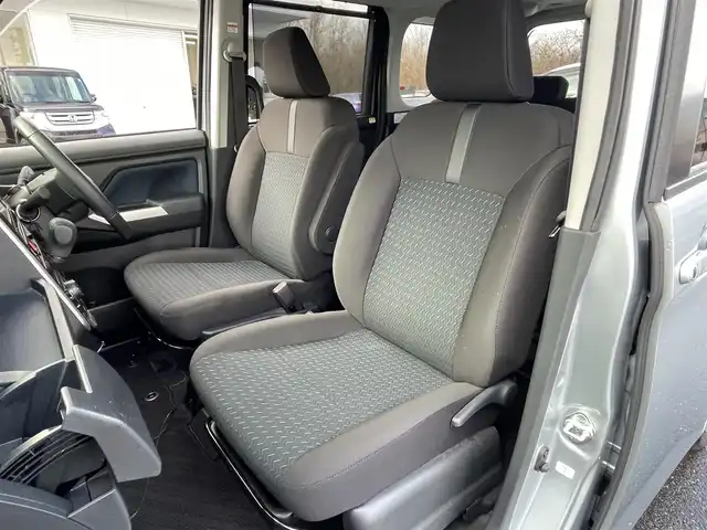 トヨタ ルーミー カスタムG 青森県 2020(令2)年 5.6万km ブライトシルバーM ４WD/純正ナビ/フルセグTV/CD/DVD/BT/衝突軽減ブレーキ/レーダークルーズコントロール/コーナーセンサー/ドライブレコーダー/ETC/両側パワースライドドア/全方位カメラ/電動パーキングブレーキ/オートホールド/電動格納ウインカーミラー/ドアバイザー/ステアリングスイッチ/14インチ純正AW/プッシュスタート/LEDオートライト/スマートキー×２