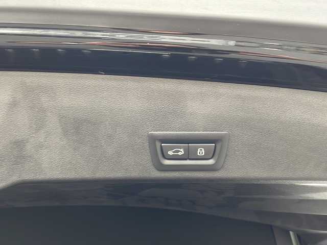 ＢＭＷ ＢＭＷ ＸＭ 東京都 2023(令5)年 1万km サファイアブラックP 新車時保証書　取扱説明書　整備記録簿/ドライビングアシスト/ヒル・スタート・アシスト/トラフィック・サイン・アシスト/緊急時のブレーキ・アシスト/ステアリング&レーン・コントロール・アシスト/ACC（アクティブ・クルーズ・コントロール）/レーン・チェンジ・ウォーニング＆レーン・チェンジ・アシスト/パーキング・アシスト/純正ナビ/フルセグTV/USB/BT/AppleCarplay/360度カメラ　ETC2.0/Bowers＆Wilkins　/ヘッドアップディスプレイ/ワイヤレスチャージ/フロントメモリー付パワーシート【マッサージ付】/レザーシート/全席シートヒーター/Fベンチレーター/LEDヘッドライト/オートライト/パワーバックドア/スマートキー×２/純正23インチアルミ