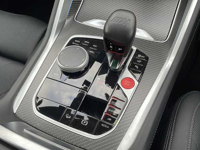 ＢＭＷ ＢＭＷ ＸＭ 東京都 2023(令5)年 1万km サファイアブラックP 新車時保証書　取扱説明書　整備記録簿/ドライビングアシスト/ヒル・スタート・アシスト/トラフィック・サイン・アシスト/緊急時のブレーキ・アシスト/ステアリング&レーン・コントロール・アシスト/ACC（アクティブ・クルーズ・コントロール）/レーン・チェンジ・ウォーニング＆レーン・チェンジ・アシスト/パーキング・アシスト/純正ナビ/フルセグTV/USB/BT/AppleCarplay/360度カメラ　ETC2.0/Bowers＆Wilkins　/ヘッドアップディスプレイ/ワイヤレスチャージ/フロントメモリー付パワーシート【マッサージ付】/レザーシート/全席シートヒーター/Fベンチレーター/LEDヘッドライト/オートライト/パワーバックドア/スマートキー×２/純正23インチアルミ