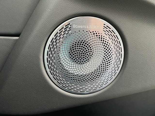 ＢＭＷ ＢＭＷ ＸＭ 東京都 2023(令5)年 1万km サファイアブラックP 新車時保証書　取扱説明書　整備記録簿/ドライビングアシスト/ヒル・スタート・アシスト/トラフィック・サイン・アシスト/緊急時のブレーキ・アシスト/ステアリング&レーン・コントロール・アシスト/ACC（アクティブ・クルーズ・コントロール）/レーン・チェンジ・ウォーニング＆レーン・チェンジ・アシスト/パーキング・アシスト/純正ナビ/フルセグTV/USB/BT/AppleCarplay/360度カメラ　ETC2.0/Bowers＆Wilkins　/ヘッドアップディスプレイ/ワイヤレスチャージ/フロントメモリー付パワーシート【マッサージ付】/レザーシート/全席シートヒーター/Fベンチレーター/LEDヘッドライト/オートライト/パワーバックドア/スマートキー×２/純正23インチアルミ