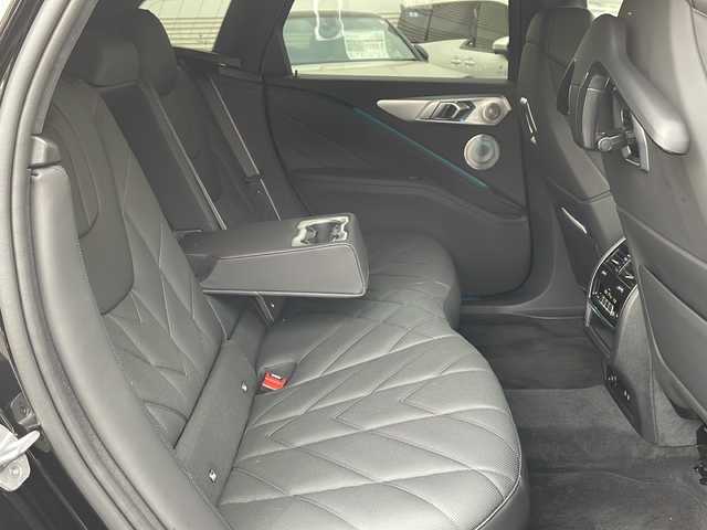 ＢＭＷ ＢＭＷ ＸＭ 東京都 2023(令5)年 1万km サファイアブラックP 新車時保証書　取扱説明書　整備記録簿/ドライビングアシスト/ヒル・スタート・アシスト/トラフィック・サイン・アシスト/緊急時のブレーキ・アシスト/ステアリング&レーン・コントロール・アシスト/ACC（アクティブ・クルーズ・コントロール）/レーン・チェンジ・ウォーニング＆レーン・チェンジ・アシスト/パーキング・アシスト/純正ナビ/フルセグTV/USB/BT/AppleCarplay/360度カメラ　ETC2.0/Bowers＆Wilkins　/ヘッドアップディスプレイ/ワイヤレスチャージ/フロントメモリー付パワーシート【マッサージ付】/レザーシート/全席シートヒーター/Fベンチレーター/LEDヘッドライト/オートライト/パワーバックドア/スマートキー×２/純正23インチアルミ