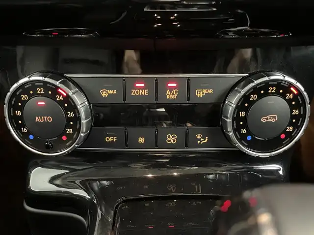 メルセデス・ベンツ ゲレンデヴァーゲン Ｇ３５０ｄ 道央・札幌 2017(平29)年 3.8万km オブシディアンブラックM ・ラグジュアリーパッケージ/・スライディングルーフ/・本革シート/・ハーマンカードンサウンド/・AMGオーバーフェンダー/・COMANDシステム/・8インチワイドディスプレイ/　CD/DVD/SD/BT/フルセグ/・バック/サイドカメラ/・ETC/・純正ドライブレコーダー/・ブラインドスポットモニター/・クルーズコントロール/・イージーエントリー/・ステアリングスイッチ/・パドルシフト/・ディファレンシャルロック/・トランスファースイッチ/・前席メモリー付パワーシート/・電動ランバーサポート/・全席シートヒーター/・LEDヘッドライト/・LEDドライビングライト/・LEDハイマウントストップ/・ステンレス製サイドステップ/・純正フロアマット