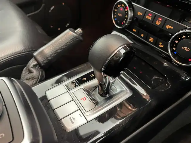 メルセデス・ベンツ ゲレンデヴァーゲン Ｇ３５０ｄ 道央・札幌 2017(平29)年 3.8万km オブシディアンブラックM ・ラグジュアリーパッケージ/・スライディングルーフ/・本革シート/・ハーマンカードンサウンド/・AMGオーバーフェンダー/・COMANDシステム/・8インチワイドディスプレイ/　CD/DVD/SD/BT/フルセグ/・バック/サイドカメラ/・ETC/・純正ドライブレコーダー/・ブラインドスポットモニター/・クルーズコントロール/・イージーエントリー/・ステアリングスイッチ/・パドルシフト/・ディファレンシャルロック/・トランスファースイッチ/・前席メモリー付パワーシート/・電動ランバーサポート/・全席シートヒーター/・LEDヘッドライト/・LEDドライビングライト/・LEDハイマウントストップ/・ステンレス製サイドステップ/・純正フロアマット