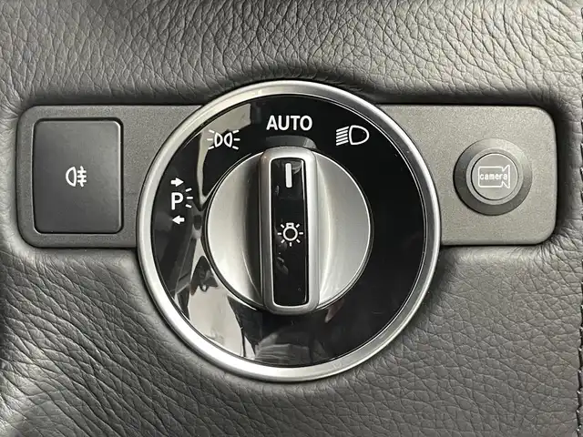 メルセデス・ベンツ ゲレンデヴァーゲン Ｇ３５０ｄ 道央・札幌 2017(平29)年 3.8万km オブシディアンブラックM ・ラグジュアリーパッケージ/・スライディングルーフ/・本革シート/・ハーマンカードンサウンド/・AMGオーバーフェンダー/・COMANDシステム/・8インチワイドディスプレイ/　CD/DVD/SD/BT/フルセグ/・バック/サイドカメラ/・ETC/・純正ドライブレコーダー/・ブラインドスポットモニター/・クルーズコントロール/・イージーエントリー/・ステアリングスイッチ/・パドルシフト/・ディファレンシャルロック/・トランスファースイッチ/・前席メモリー付パワーシート/・電動ランバーサポート/・全席シートヒーター/・LEDヘッドライト/・LEDドライビングライト/・LEDハイマウントストップ/・ステンレス製サイドステップ/・純正フロアマット