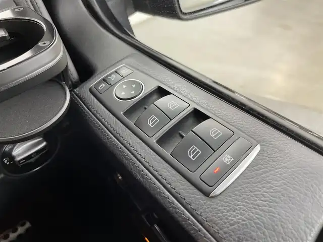 メルセデス・ベンツ ゲレンデヴァーゲン Ｇ３５０ｄ 道央・札幌 2017(平29)年 3.8万km オブシディアンブラックM ・ラグジュアリーパッケージ/・スライディングルーフ/・本革シート/・ハーマンカードンサウンド/・AMGオーバーフェンダー/・COMANDシステム/・8インチワイドディスプレイ/　CD/DVD/SD/BT/フルセグ/・バック/サイドカメラ/・ETC/・純正ドライブレコーダー/・ブラインドスポットモニター/・クルーズコントロール/・イージーエントリー/・ステアリングスイッチ/・パドルシフト/・ディファレンシャルロック/・トランスファースイッチ/・前席メモリー付パワーシート/・電動ランバーサポート/・全席シートヒーター/・LEDヘッドライト/・LEDドライビングライト/・LEDハイマウントストップ/・ステンレス製サイドステップ/・純正フロアマット