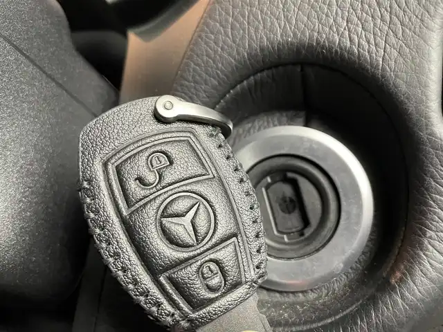 メルセデス・ベンツ ゲレンデヴァーゲン Ｇ３５０ｄ 道央・札幌 2017(平29)年 3.8万km オブシディアンブラックM ・ラグジュアリーパッケージ/・スライディングルーフ/・本革シート/・ハーマンカードンサウンド/・AMGオーバーフェンダー/・COMANDシステム/・8インチワイドディスプレイ/　CD/DVD/SD/BT/フルセグ/・バック/サイドカメラ/・ETC/・純正ドライブレコーダー/・ブラインドスポットモニター/・クルーズコントロール/・イージーエントリー/・ステアリングスイッチ/・パドルシフト/・ディファレンシャルロック/・トランスファースイッチ/・前席メモリー付パワーシート/・電動ランバーサポート/・全席シートヒーター/・LEDヘッドライト/・LEDドライビングライト/・LEDハイマウントストップ/・ステンレス製サイドステップ/・純正フロアマット