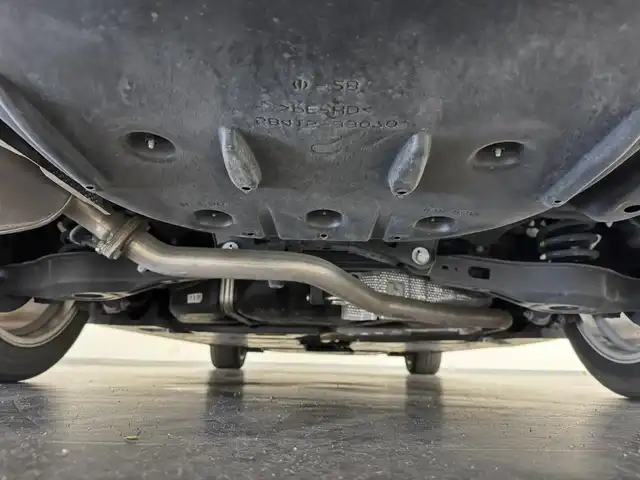 トヨタ カムリ WS 三重県 2019(令1)年 6.9万km プラチナホワイトパールマイカ ハイブリッド/FF/MTモード付フロアCVT/純正 9インチナビ NSZT-Y68T/（AM/FM/CD/DVD/TV/SD/SDREC/Bluetooth）/バックガイドモニター/ビルトイン ETC/Toyota Safety Sense/・PCS：プリクラッシュセーフティ/・LDA：レーンディパーチャーアラート（ステアリング制御付）/・レーダークルコン（全車速追従機能付）/・オートハイビーム/・【OP】インテリジェントクリアランスソナー［パーキングサポートブレーキ（静止物）］/装備/・ハーフレザーシート/・パワーシート（D8way＋ランバーサポート）/・左右独立オートエアコン/・EPB：電子パーキングブレーキ/・オートライト/・LED ヘッドランプ＋フロントフォグランプ/・ステアリングスイッチ/・純正17inAW/・保/取/・D記録簿 R1/R2/R3/R4/R6/・スマートキーx2/など
