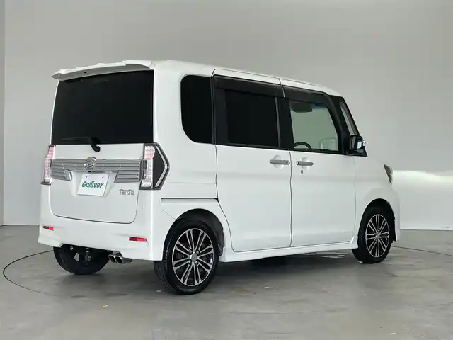 ダイハツ タント カスタム RS トップED SA Ⅲ 埼玉県 2017(平29)年 6.2万km パールホワイトⅢ 純正８インチナビ　バックカメラ　両側パワースライドドア　シートヒーター　ＥＴＣ　ハーフレザー　社外マフラー　純正アルミ　ＬＥＤライト　ＣＤ　ＤＶＤ　Ｂｌｕｅｔｏｏｔｈ　地デジフルセグＴＶ　　HDMI USB スマートキー　オートライト　スマートキー