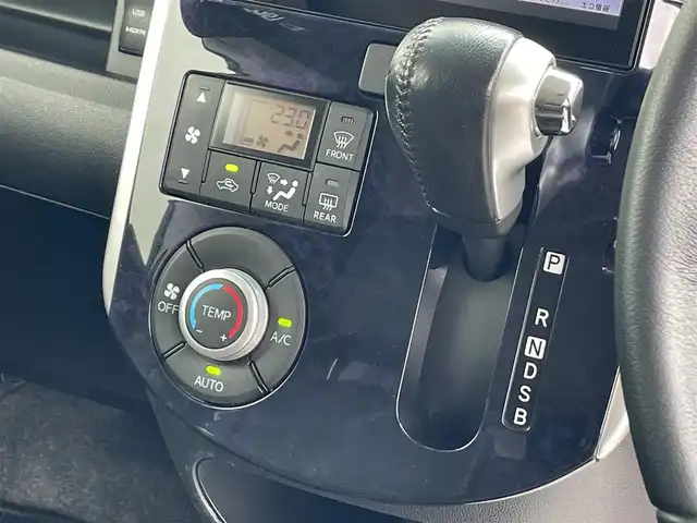 ダイハツ タント カスタム RS トップED SA Ⅲ 佐賀県 2017(平29)年 6.2万km パールホワイトⅢ 純正8インチナビ/・フルセグTV/CD/DVD/SD/HDMI/Bluetooth/バックカメラ/両側パワースライドドア/ハーフレザーシート/D席シートヒーター/衝突被害軽減ブレーキ/車線逸脱警報機能/ISOFIX対応/後席用サイドサンシェード/革巻きステアリング/ステアリングリモコン/プッシュスタート/スマートキー/ETC/ウィンカーミラー/オートハイビーム/純正LEDヘッドライト/純正LEDフォグライト/純正15インチアルミ/純正フロアマット/純正ドアバイザ―/スペアキー１本
