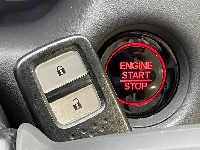 ホンダ フィット ホーム 山口県 2020(令2)年 2.8万km クリスタルブラックパール ワンオーナー/コーナーセンサー/衝突被害軽減ブレーキ/レーダークルーズコントロール/レーンアシスト/オートマチックハイビーム/LEDオートヘッドライト/スマートキー/CD AUX/アイドリングストップ/ヘッドライトレベライザー/横滑り防止/電動パーキングブレーキ/保証書 取説/禁煙車