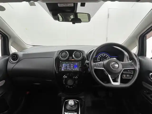 日産 ノート e－パワー X 茨城県 2020(令2)年 4.1万km スーパーブラック 純正ナビ/フルセグ/衝突被害軽減ブレーキ/車線逸脱抑制装置/オートマチックハイビーム/ソナー/ETC/純正15インチAW/スマートキー/スタットレスタイヤ積込