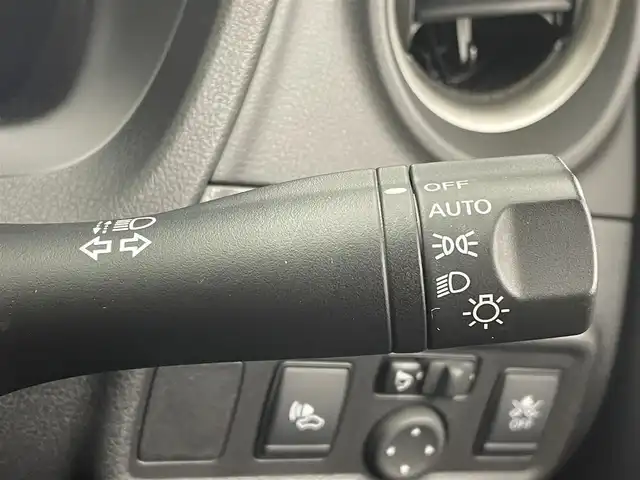 日産 ノート e－パワー X 茨城県 2020(令2)年 4.1万km スーパーブラック 純正ナビ/フルセグ/衝突被害軽減ブレーキ/車線逸脱抑制装置/オートマチックハイビーム/ソナー/ETC/純正15インチAW/スマートキー/スタットレスタイヤ積込