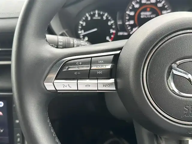 マツダ ＭＸ－３０ 宮城県 2020(令2)年 2.3万km ジェットブラックマイカ 【メーカーオプション】/ベーシックパッケージ/セーフティパッケージ/・クルージングトラフィックサポート/・スマートブレーキサポート（右直事故回避アシスト）/・前側方接近検知/・アダプティブLEDヘッドランプ/・シグネチャーLEDランプ/・デイライト/360°セーフティパッケージ/・360度ビューモニター/・ドライバーアテンションアラート/ユーティリティパッケージ/・ステアリングヒーター/・メモリー機能付パワーシート/・シートヒーター/エクステリアパッケージ/インテリアパッケージ（ホワイト内装）/BOSEサウンドシステム/＝＝＝/i-ACTIVSENSE/・ブラインドスポットモニタリング/・レーンキープアシストシステム/・後側方接近車両検知/・レーダークルーズコントロール/・緊急時車線維持支援/・ドライバーアテンションアラート/・車線逸脱警報/・ハイビームコントロールシステム/・AT誤発進抑制制御/・スマートブレーキサポート/純正ナビ/【BT・USB・HDMI・フルセグTV】/ETC/ハーフレザーシート/電動パーキングブレーキ/ブレーキホールド/オートライト/スマートキー＆プッシュスタート