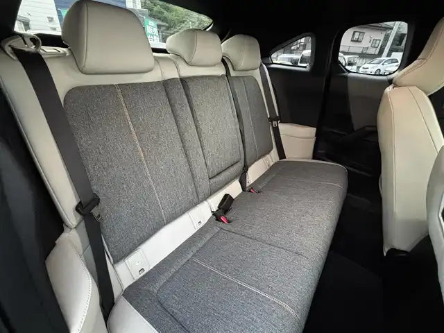 マツダ ＭＸ－３０ モダンコンフィデンス 熊本県 2020(令2)年 2.3万km ジェットブラックマイカ 【メーカーオプション】/ベーシックパッケージ/セーフティパッケージ/・クルージングトラフィックサポート/・スマートブレーキサポート（右直事故回避アシスト）/・前側方接近検知/・アダプティブLEDヘッドランプ/・シグネチャーLEDランプ/・デイライト/360°セーフティパッケージ/・360度ビューモニター/・ドライバーアテンションアラート/ユーティリティパッケージ/・ステアリングヒーター/・メモリー機能付パワーシート/・シートヒーター/エクステリアパッケージ/インテリアパッケージ（ホワイト内装）/BOSEサウンドシステム/＝＝＝/i-ACTIVSENSE/・ブラインドスポットモニタリング/・レーンキープアシストシステム/・後側方接近車両検知/・レーダークルーズコントロール/・緊急時車線維持支援/・ドライバーアテンションアラート/・車線逸脱警報/・ハイビームコントロールシステム/・AT誤発進抑制制御/・スマートブレーキサポート/純正ナビ/【BT・USB・HDMI・フルセグTV】/ETC/ハーフレザーシート/電動パーキングブレーキ/ブレーキホールド/LEDオートライト/スマートキー/プッシュスタート