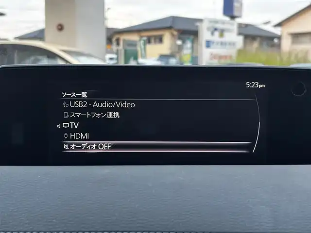 マツダ ＭＸ－３０ モダンコンフィデンス 熊本県 2020(令2)年 2.3万km ジェットブラックマイカ 【メーカーオプション】/ベーシックパッケージ/セーフティパッケージ/・クルージングトラフィックサポート/・スマートブレーキサポート（右直事故回避アシスト）/・前側方接近検知/・アダプティブLEDヘッドランプ/・シグネチャーLEDランプ/・デイライト/360°セーフティパッケージ/・360度ビューモニター/・ドライバーアテンションアラート/ユーティリティパッケージ/・ステアリングヒーター/・メモリー機能付パワーシート/・シートヒーター/エクステリアパッケージ/インテリアパッケージ（ホワイト内装）/BOSEサウンドシステム/＝＝＝/i-ACTIVSENSE/・ブラインドスポットモニタリング/・レーンキープアシストシステム/・後側方接近車両検知/・レーダークルーズコントロール/・緊急時車線維持支援/・ドライバーアテンションアラート/・車線逸脱警報/・ハイビームコントロールシステム/・AT誤発進抑制制御/・スマートブレーキサポート/純正ナビ/【BT・USB・HDMI・フルセグTV】/ETC/ハーフレザーシート/電動パーキングブレーキ/ブレーキホールド/LEDオートライト/スマートキー/プッシュスタート