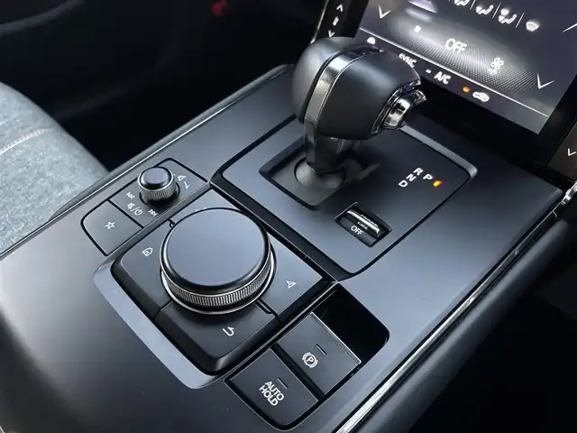 マツダ ＭＸ－３０ モダンコンフィデンス 熊本県 2020(令2)年 2.3万km ジェットブラックマイカ 【メーカーオプション】/ベーシックパッケージ/セーフティパッケージ/・クルージングトラフィックサポート/・スマートブレーキサポート（右直事故回避アシスト）/・前側方接近検知/・アダプティブLEDヘッドランプ/・シグネチャーLEDランプ/・デイライト/360°セーフティパッケージ/・360度ビューモニター/・ドライバーアテンションアラート/ユーティリティパッケージ/・ステアリングヒーター/・メモリー機能付パワーシート/・シートヒーター/エクステリアパッケージ/インテリアパッケージ（ホワイト内装）/BOSEサウンドシステム/＝＝＝/i-ACTIVSENSE/・ブラインドスポットモニタリング/・レーンキープアシストシステム/・後側方接近車両検知/・レーダークルーズコントロール/・緊急時車線維持支援/・ドライバーアテンションアラート/・車線逸脱警報/・ハイビームコントロールシステム/・AT誤発進抑制制御/・スマートブレーキサポート/純正ナビ/【BT・USB・HDMI・フルセグTV】/ETC/ハーフレザーシート/電動パーキングブレーキ/ブレーキホールド/LEDオートライト/スマートキー/プッシュスタート