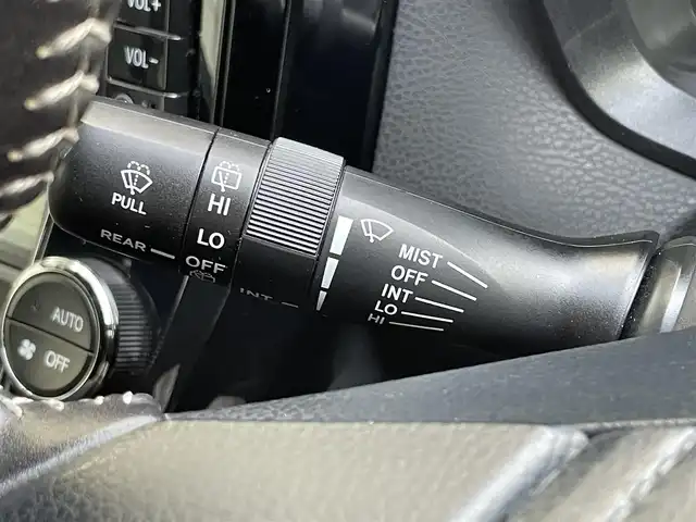 トヨタ カローラ フィールダー 1．5G ダブルバイビー 千葉県 2016(平28)年 7.9万km ブラックマイカ トヨタセーフティセンス/　・衝突軽減ブレーキ/　・車線逸脱警告/　・オートハイビーム/　・カーテンエアバック/LEDヘッドライト/純正ナビ/ワンセグTV/CD/Blue Tooth/SD/バックカメラ/Nano e/ステアリングスイッチ/トノカバー/フォグライト/LEDルームライト/LEDヘッドライト/ETC/純正フロアマット/純正16インチAW/取説/保証書/スペアキー/R1.4.5記録簿あり