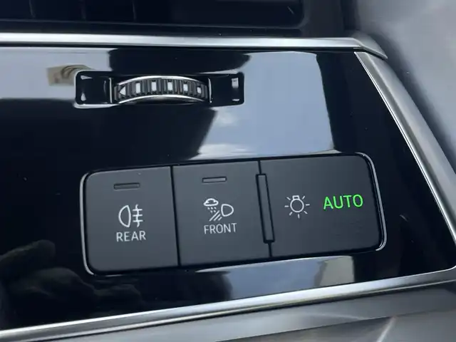 アウディ Ｑ８ 55TFSIクワトロ デビューPKG Sライン 東京都 2019(令1)年 4.3万km パール 純正ナビ/360°カメラ/ACC/LKA/BSM/ドライブレコーダー/シートヒーター/ハーフレザーシート/LEDヘッドライト
