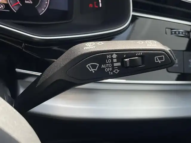アウディ Ｑ８ 55TFSIクワトロ デビューPKG Sライン 東京都 2019(令1)年 4.3万km パール 純正ナビ/360°カメラ/ACC/LKA/BSM/ドライブレコーダー/シートヒーター/ハーフレザーシート/LEDヘッドライト