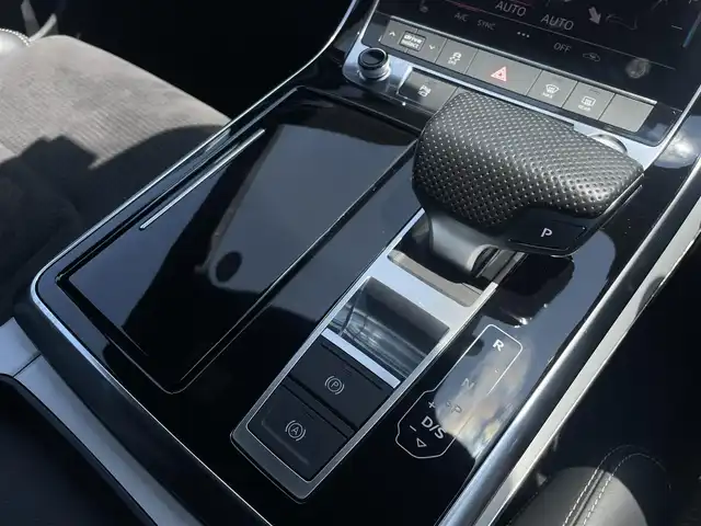アウディ Ｑ８ 55TFSIクワトロ デビューPKG Sライン 東京都 2019(令1)年 4.3万km パール 純正ナビ/360°カメラ/ACC/LKA/BSM/ドライブレコーダー/シートヒーター/ハーフレザーシート/LEDヘッドライト