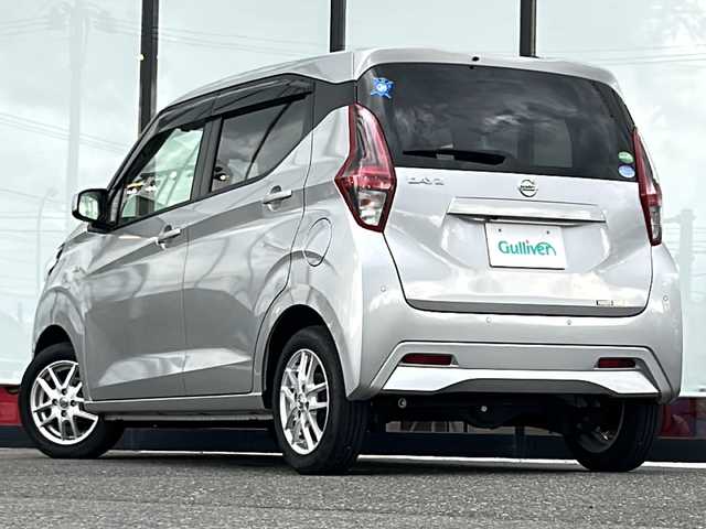 日産 デイズ S 山形県 2021(令3)年 1.5万km スターリングシルバーM 登録時走行距離　14997ｋｍ/４WD/純正SDナビ/フルセグTV/Bluetooth/ステアリングスイッチ/ドライブレコーダー/バックカメラ/前席シートヒーター/コーナーセンサー/衝突軽減ブレーキ/横滑り防止装置/アイドリングストップ/ETC/電動格納ミラー/ドアバイザー/純正ホイルキャップ付きスタッドレスタイヤ積載/（155/45R14  6mm  4本）