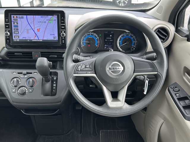 日産 デイズ S 山形県 2021(令3)年 1.5万km スターリングシルバーM 登録時走行距離　14997ｋｍ/４WD/純正SDナビ/フルセグTV/Bluetooth/ステアリングスイッチ/ドライブレコーダー/バックカメラ/前席シートヒーター/コーナーセンサー/衝突軽減ブレーキ/横滑り防止装置/アイドリングストップ/ETC/電動格納ミラー/ドアバイザー/純正ホイルキャップ付きスタッドレスタイヤ積載/（155/45R14  6mm  4本）
