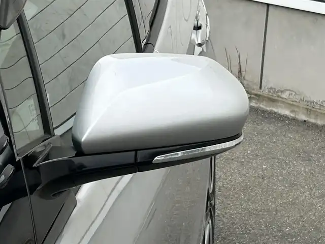 トヨタ プリウス ＰＨＶ A レザーパッケージ 山形県 2017(平29)年 9.2万km シルバーM 純正11.6インチナビ/・フルセグTV/AM/FM/Bluetooth/4WD/禁煙車/前後ドライブレコーダー/衝突被害軽減システム/バックカメラ/レーンキープアシスト/クルーズコントロール/前後コーナーセンサー/横滑り防止装置/アイドリングストップ/オートライト/オートハイビーム/純正LEDヘッドライト/D席パワーシート/プッシュスタート/ETC/スマートキー/取扱説明書