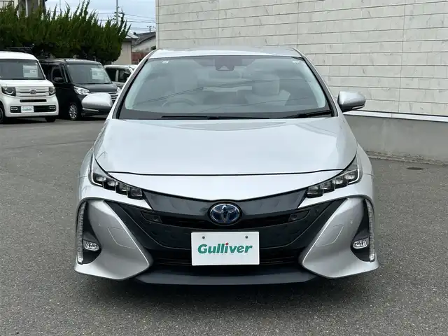 トヨタ プリウス ＰＨＶ A レザーパッケージ 山形県 2017(平29)年 9.2万km シルバーM 純正11.6インチナビ/・フルセグTV/AM/FM/Bluetooth/4WD/禁煙車/前後ドライブレコーダー/衝突被害軽減システム/バックカメラ/レーンキープアシスト/クルーズコントロール/前後コーナーセンサー/横滑り防止装置/アイドリングストップ/オートライト/オートハイビーム/純正LEDヘッドライト/D席パワーシート/プッシュスタート/ETC/スマートキー/取扱説明書