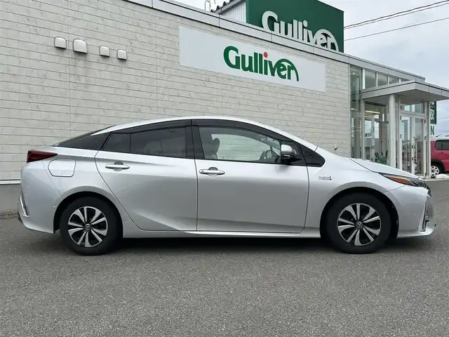トヨタ プリウス ＰＨＶ A レザーパッケージ 山形県 2017(平29)年 9.2万km シルバーM 純正11.6インチナビ/・フルセグTV/AM/FM/Bluetooth/4WD/禁煙車/前後ドライブレコーダー/衝突被害軽減システム/バックカメラ/レーンキープアシスト/クルーズコントロール/前後コーナーセンサー/横滑り防止装置/アイドリングストップ/オートライト/オートハイビーム/純正LEDヘッドライト/D席パワーシート/プッシュスタート/ETC/スマートキー/取扱説明書