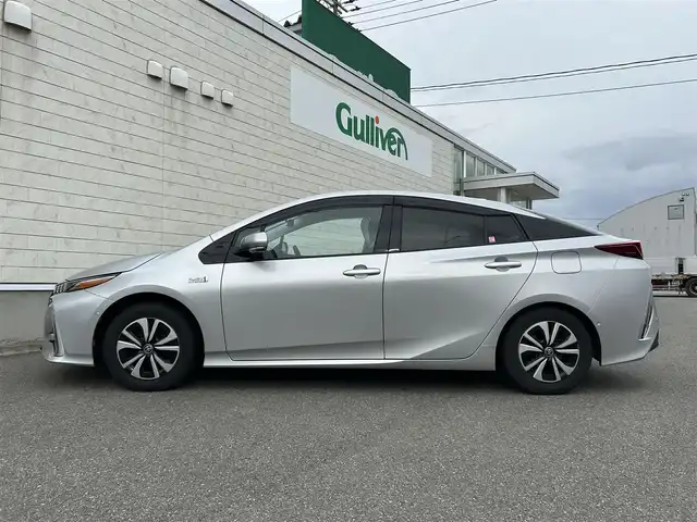 トヨタ プリウス ＰＨＶ A レザーパッケージ 山形県 2017(平29)年 9.2万km シルバーM 純正11.6インチナビ/・フルセグTV/AM/FM/Bluetooth/4WD/禁煙車/前後ドライブレコーダー/衝突被害軽減システム/バックカメラ/レーンキープアシスト/クルーズコントロール/前後コーナーセンサー/横滑り防止装置/アイドリングストップ/オートライト/オートハイビーム/純正LEDヘッドライト/D席パワーシート/プッシュスタート/ETC/スマートキー/取扱説明書