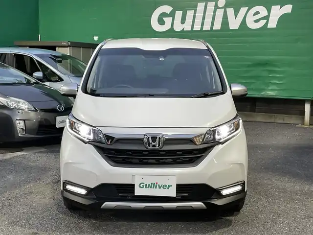 ホンダ フリード＋ ハイブリット クロスター 東京都 2022(令4)年 3.9万km プラチナホワイトパール ワンオーナー/純正SDナビ【NMX-234VFi】/(DVD/フルセグTV/Bluetooth）/バックカメラ/ホンダセンシング/・アダクティブクルーズコントロール/・路外逸脱抑制機能/・誤発進抑制機能/・衝突軽減ブレーキ/ハーフレザーシート/前席シートヒーター/両側パワースライドドア/革ステアリング/LEDライト/アクティブコーナリングランプ/ETC/スペアキー×1/取扱説明書/保証書