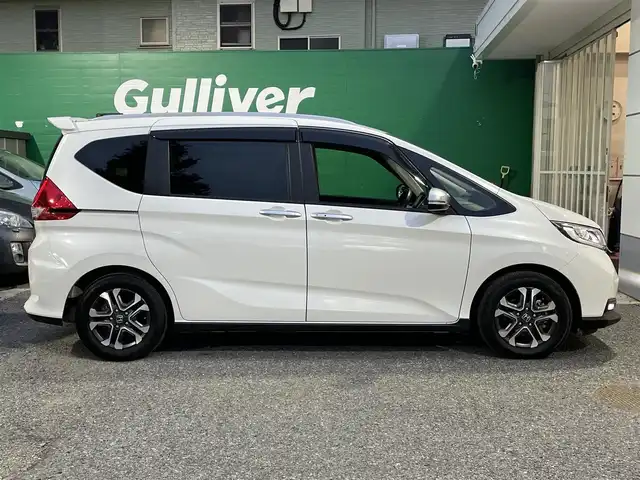 ホンダ フリード＋ ハイブリット クロスター 東京都 2022(令4)年 3.9万km プラチナホワイトパール ワンオーナー/純正SDナビ【NMX-234VFi】/(DVD/フルセグTV/Bluetooth）/バックカメラ/ホンダセンシング/・アダクティブクルーズコントロール/・路外逸脱抑制機能/・誤発進抑制機能/・衝突軽減ブレーキ/ハーフレザーシート/前席シートヒーター/両側パワースライドドア/革ステアリング/LEDライト/アクティブコーナリングランプ/ETC/スペアキー×1/取扱説明書/保証書